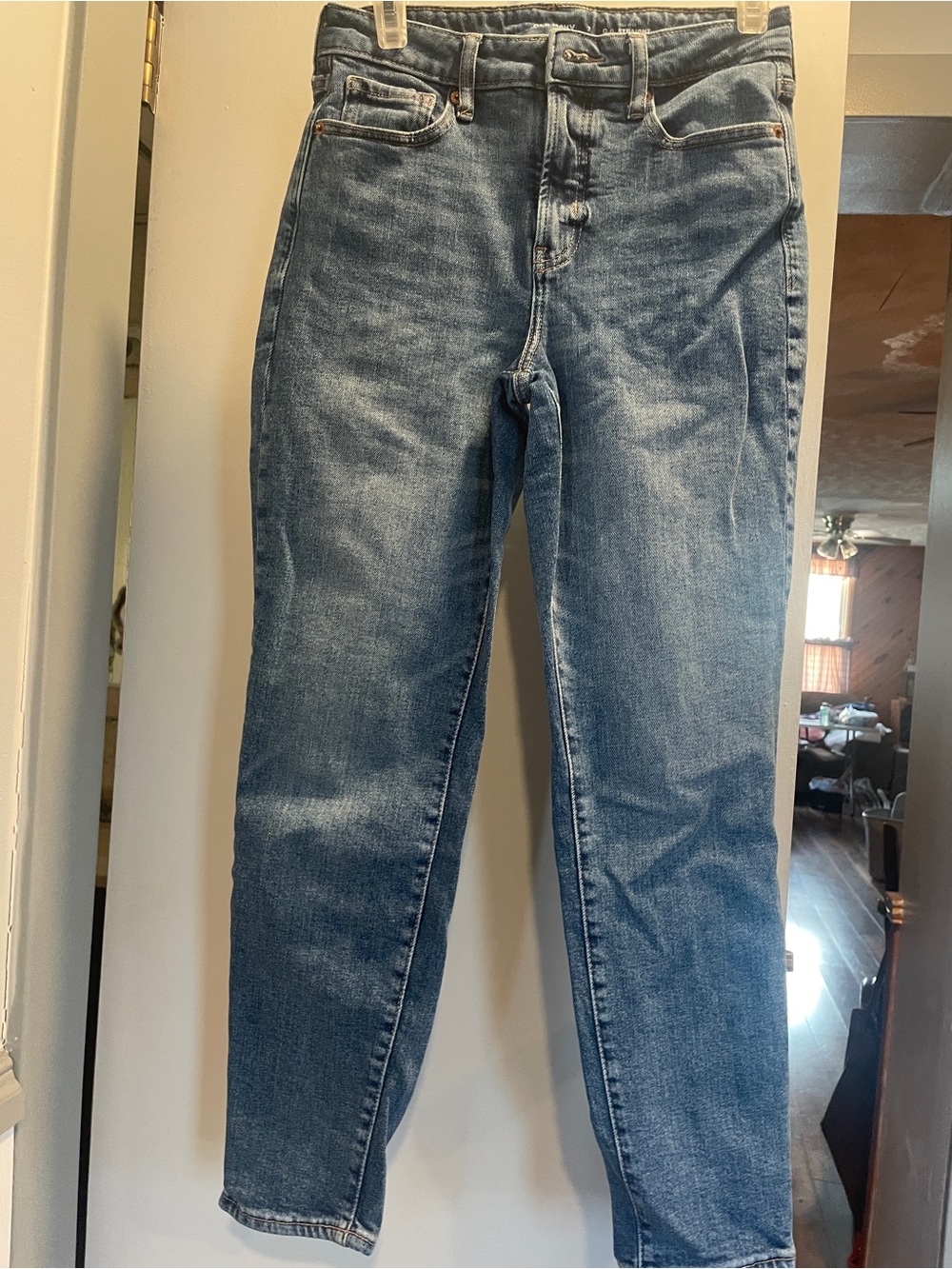 Old Navy Straight-Leg Women’s Jeans in Medium Blue Wash size 2